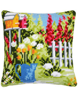 Tyynynpäällinen Puutarhassa
