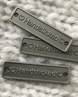 Platta metall Handstickad