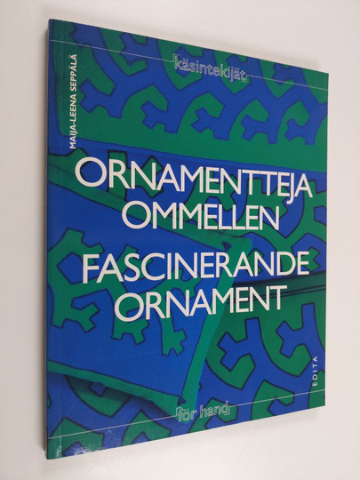 Maija-Leena Seppälä : Ornamentteja ommellen : päällikeompelua ja intarsiaa obinugrilaisten ornamenttien pohjalta = Fascinerande ornament : ...
