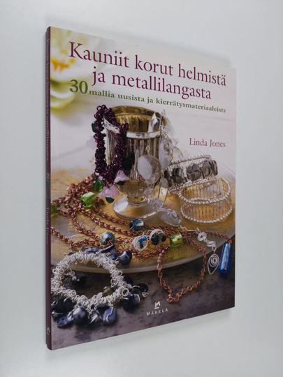 Linda Jones : Kauniit korut helmistä ja metallilangasta : 30 mallia uusista ja kierrätysmateriaaleista