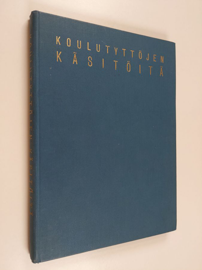 Koulutyttöjen käsitöitä
