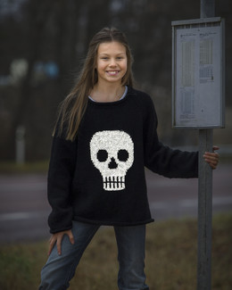 Neuleohje Pääkallopusero
