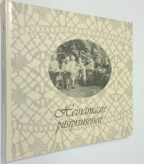 Alli Hosiaisluoma-Karppinen (toim.) : Heinämaan pitsiprinsessat = Lace princesses in Heinämaa