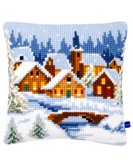 Tyynynpäällinen Talvinen kylä